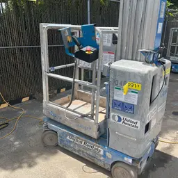 2016 Genie GR-20 Self-Propelled One-Person Lift