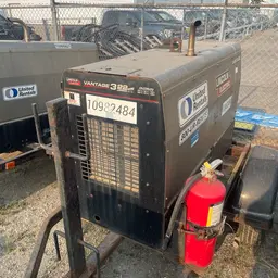 2019 Lincoln Electric VANTAGE 322 Welder