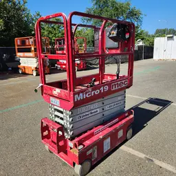 2018 MEC MICRO 19 Scissor Lift