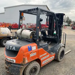2018 Toyota 8FGU30 Warehouse Forklift