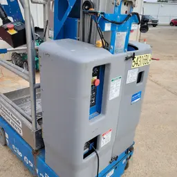 2017 Genie GR-12 Self-Propelled One-Person Lift