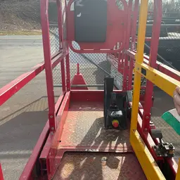 2018 MEC MICRO 19 Scissor Lift