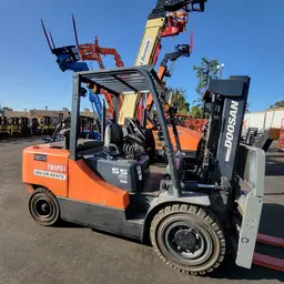 2017 Doosan D55C-7 Warehouse Forklift