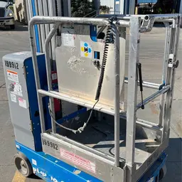 2017 Genie GR-20 Self-Propelled One-Person Lift