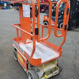 2017 JLG 1230ES Self-Propelled One-Person Lift
