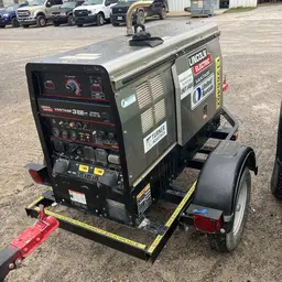 2021 Lincoln Electric VANTAGE 322 Welder