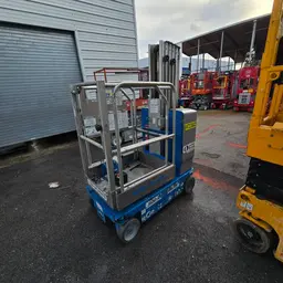 2018 Genie GR-20 Self-Propelled One-Person Lift