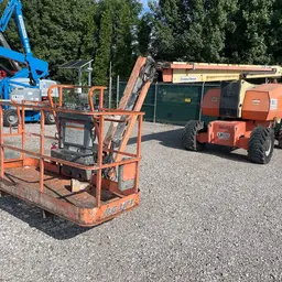 2013 JLG 800AJ Articulating Boom Lift