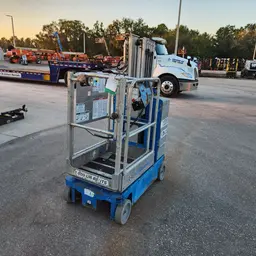 2016 Genie GR-20 Self-Propelled One-Person Lift