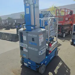 2017 Genie GR-20 Self-Propelled One-Person Lift